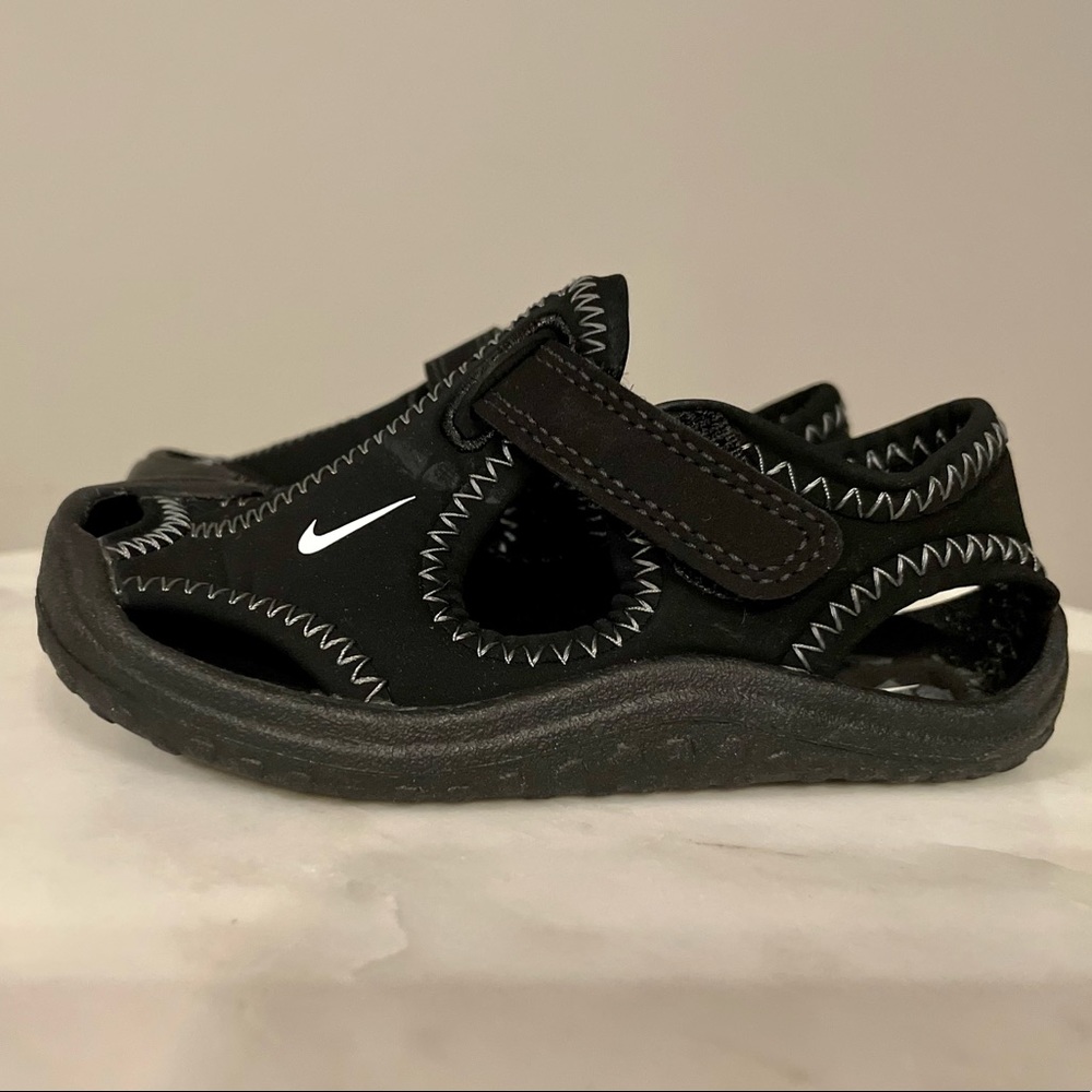 Nike sandal NEW!!!